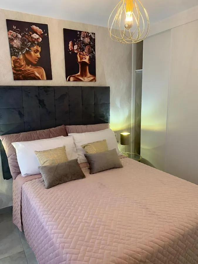 Los Boliches Holidays Suites 푸엔히롤라