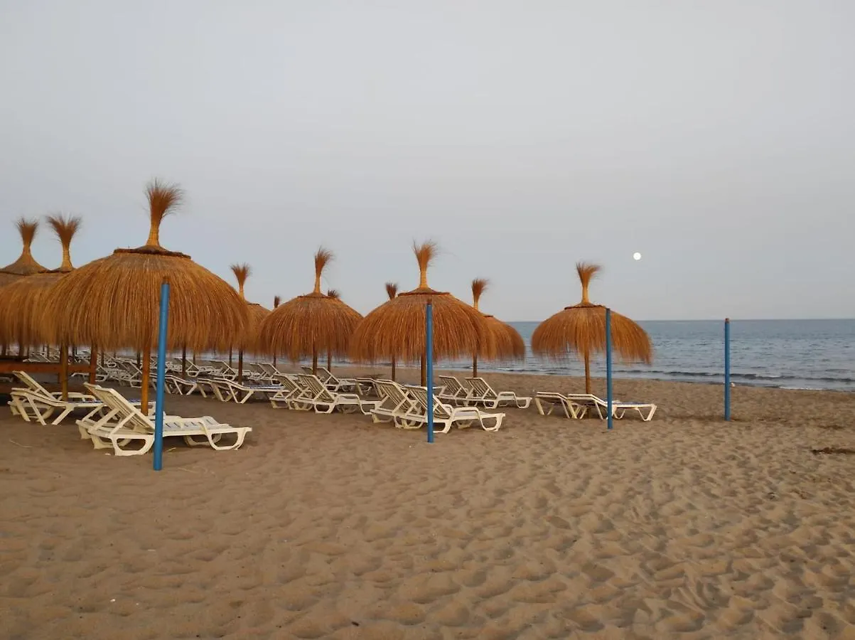 Los Boliches Holidays Suites 푸엔히롤라